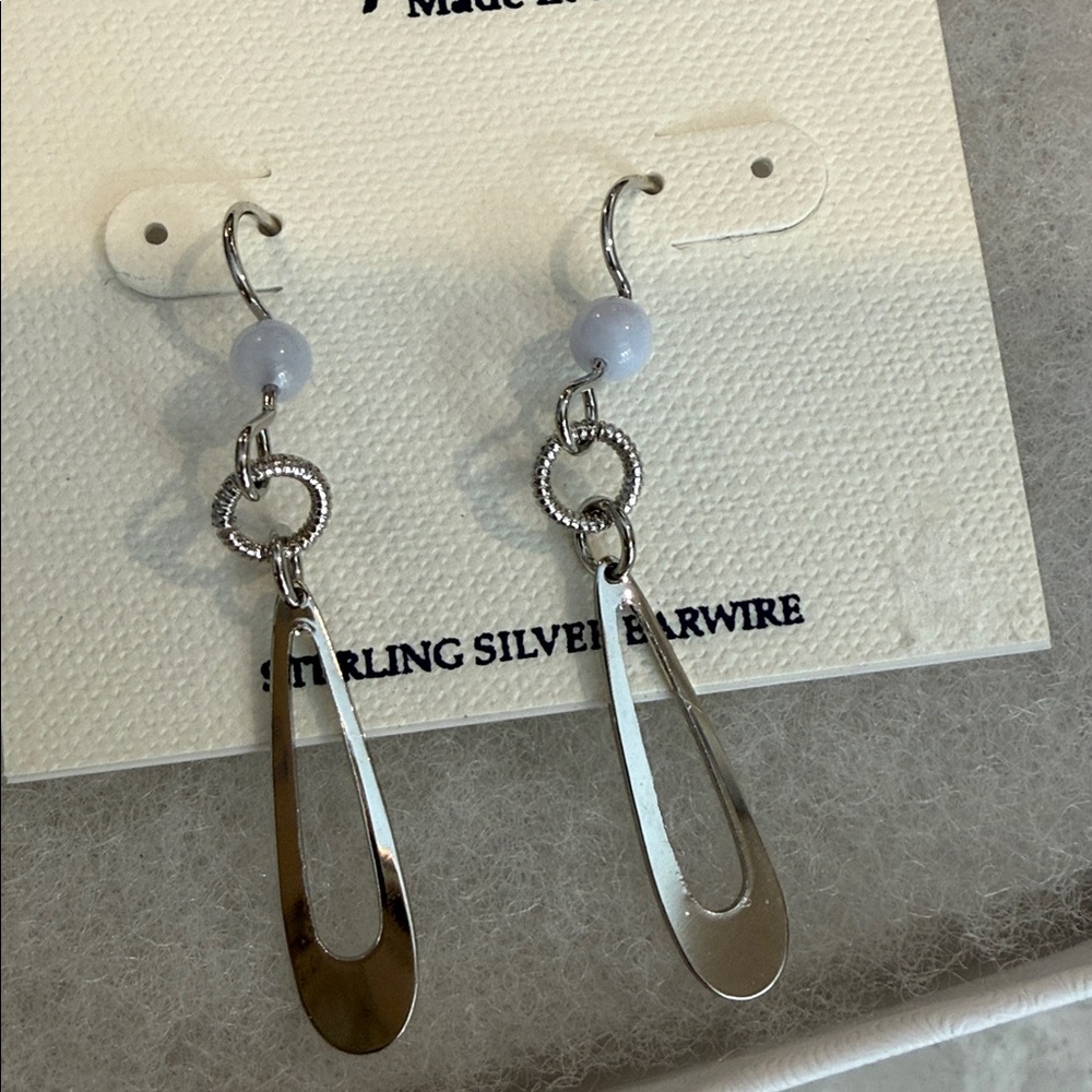 Teardrop and beaded silver pierced earrings - Picture 2 of 3